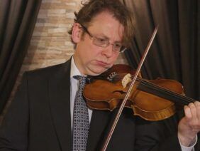 Geiger Dominik Hellsberg talkt: Musik, Familie, Klangwelten